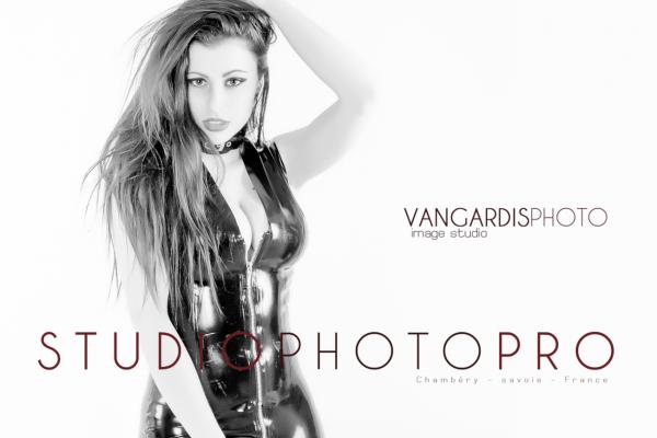PHOTOGRAPHE CHAMBERY VANGARDIS  - Photographe shooting photo chambery vangardis T-s12519