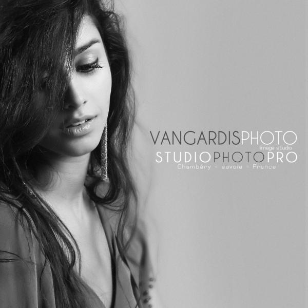 PHOTOGRAPHE CHAMBERY VANGARDIS  - Photographe shooting photo chambery vangardis nas-s12571